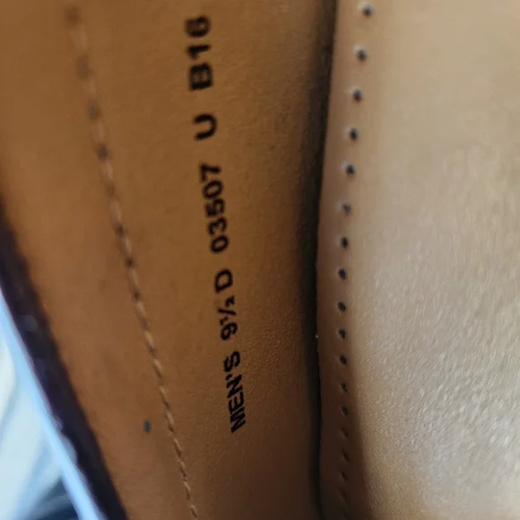 Cole Haan  Pinch Tassel Dress Loafers Rich Burgandy size 9.5 like new - Picture 3 of 5